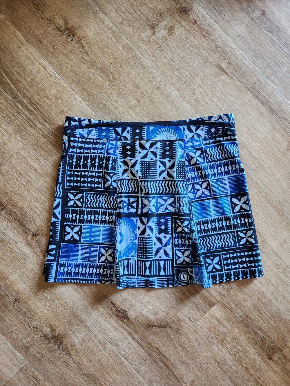 Ripskirt Pacific Tapa Blue Batik Print Length 1 Lotta Leg Skirt Size Medium - Picture 5 of 7